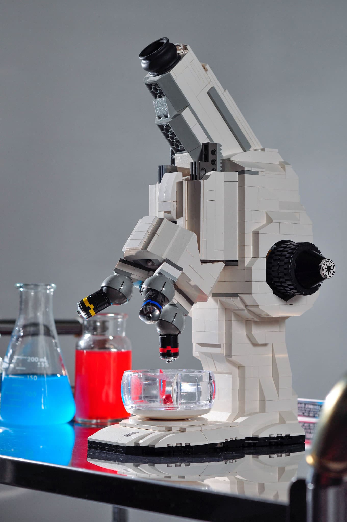 Science Geeks: Functional LEGO Microscope Inspired By Old X-Pod Sets
