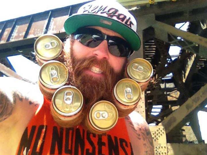 Beer Beard: This Guy’s Beard Stores His 6-Pack Of Beer Perfectly Beer Beard: This Guy’s Beard Stores His 6-Pack Of Beer Perfectly