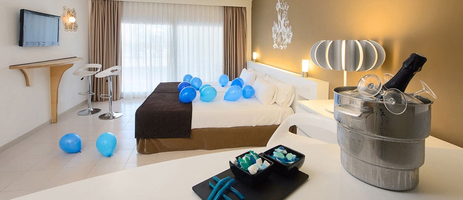 World’s First Twitter Hotel Is A Paradise For Twitterholics World’s First Twitter Hotel Is A Paradise For Twitterholics