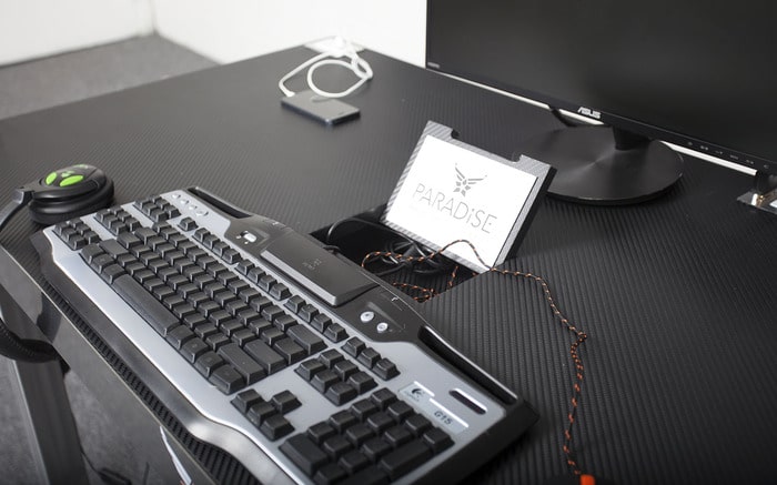Paradise Computer Desk Is Your Modern Tangled Cord Fighter