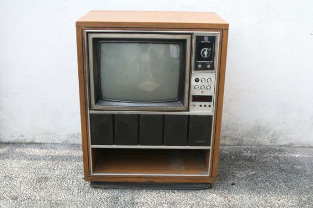 DIY Retro Television Set Transformed Into A Vintage Fish Tank DIY Retro Television Set Transformed Into A Vintage Fish Tank