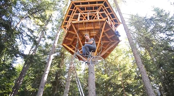 Pedal-Powered Bicycle Treehouse Elevator Takes You Up In Style Pedal-Powered Bicycle Treehouse Elevator Takes You Up In Style