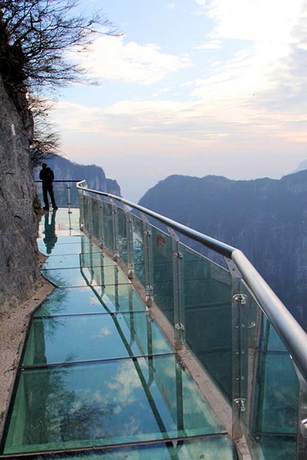 The Real Leap Of Faith: 4,700 Feet High Mountain Glass Skywalk