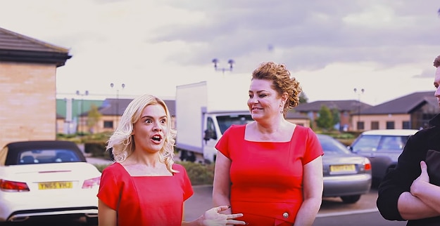 World’s Biggest Business Card Is 728 Times The Original Size!