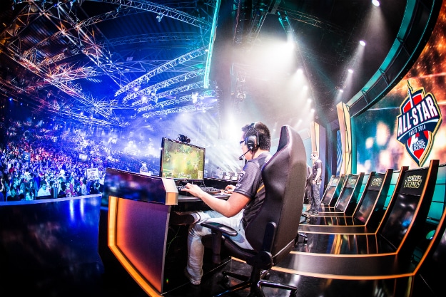 Will eSports Become Mainstream In The US In The Next Decade? Will eSports Become Mainstream In The US In The Next Decade?