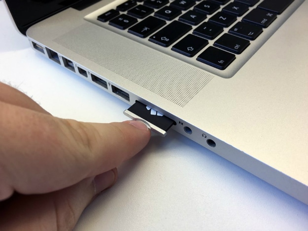 Nifty MiniDrive Adds 200GB Of Removable Storage To Your MacBook