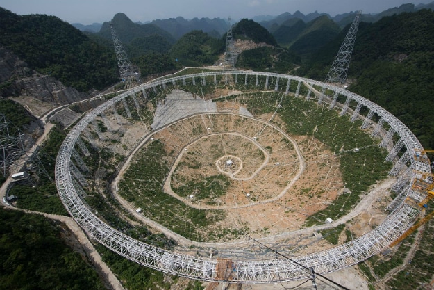 China Completes The World’s Largest Alien-Hunting Radio Telescope China Completes The World’s Largest Alien-Hunting Radio Telescope