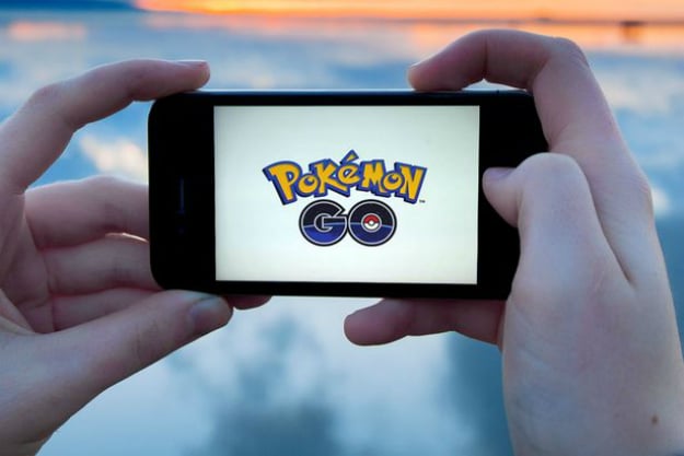 Low-Tech Pokémon Go Lifehack To Catch Them All Low-Tech Pokémon Go Lifehack To Catch Them All