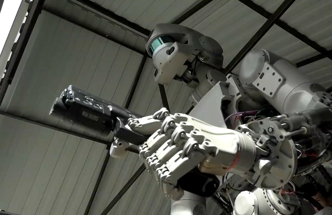 This Gun-Wielding Russian Robot Could Start The Terminator Apocalypse This Gun-Wielding Russian Robot Could Start The Terminator Apocalypse