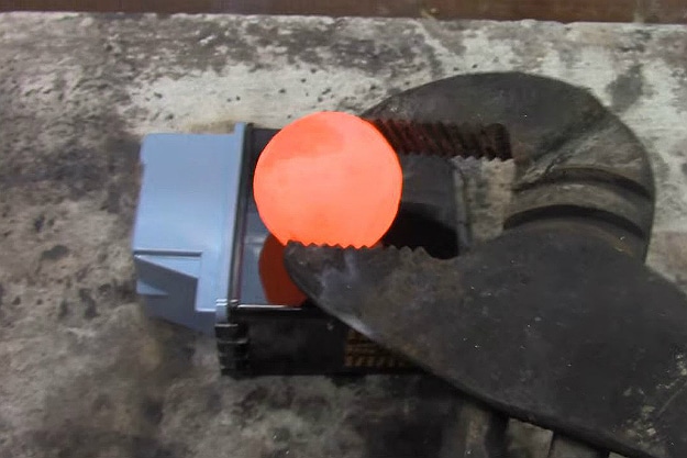 5 YouTube Experiments Using Ink Cartridges For Other Things Than Printing