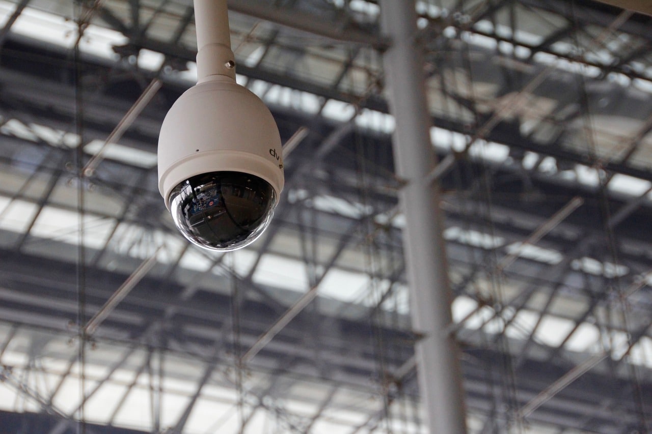 5 Reasons Your Business Needs Surveillance Cameras 5 Reasons Your Business Needs Surveillance Cameras