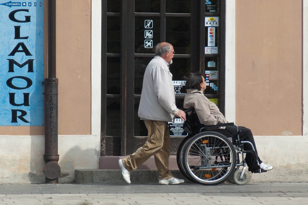 How A Live-In Carer Can Help People With Mobility Problems