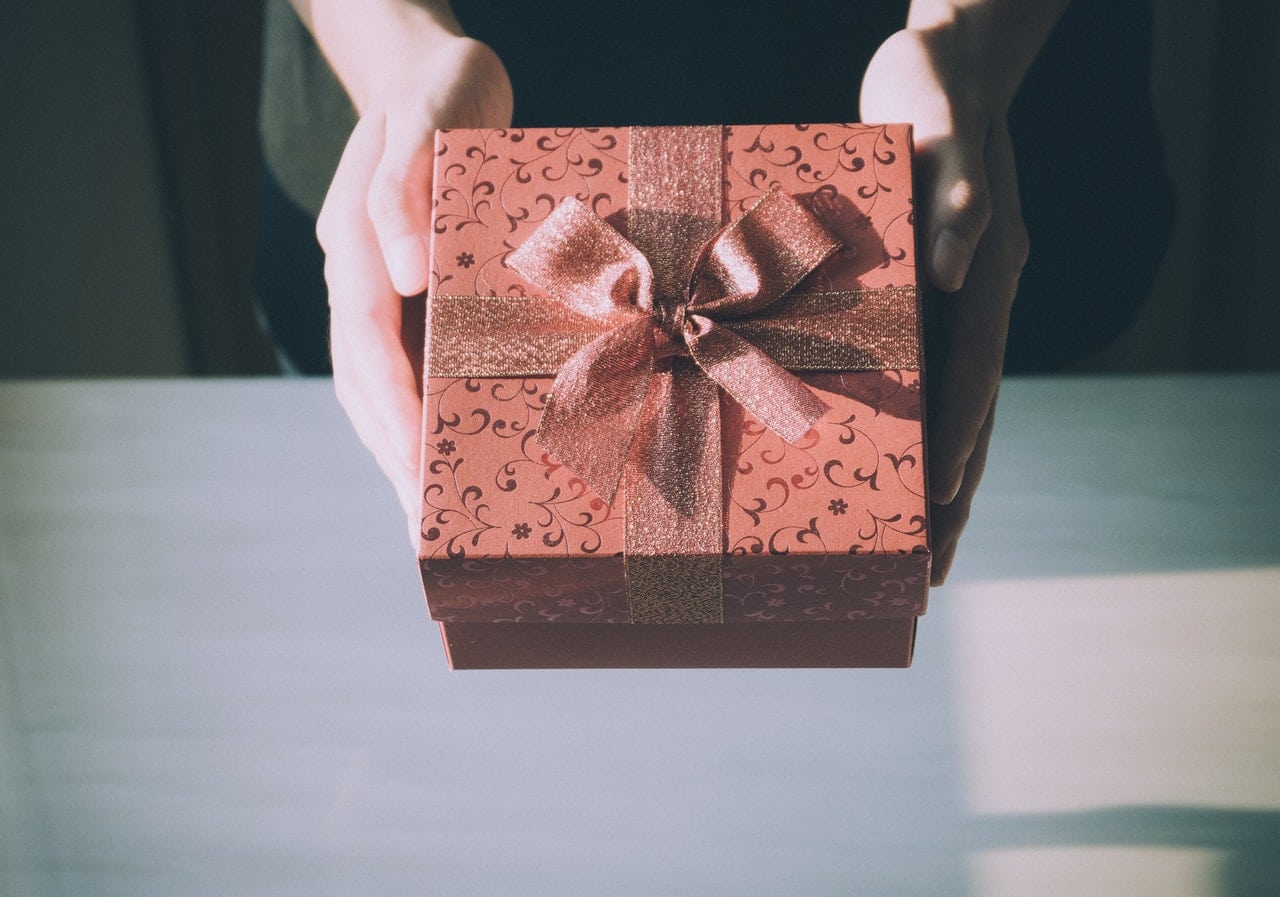 Proper Gift Giving Etiquette For The Holiday Season Proper Gift Giving Etiquette For The Holiday Season