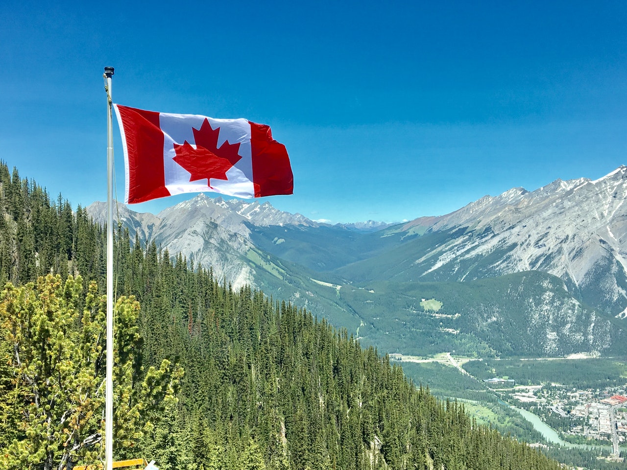 How (And Why) To Move To Canada From The USA