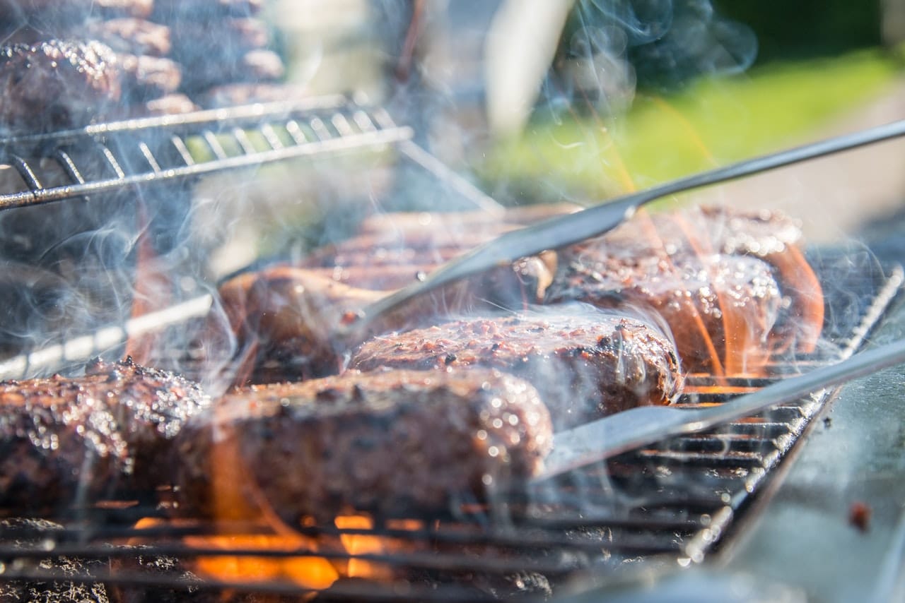 The Battle Between Smoking And Grilling Meat The Battle Between Smoking And Grilling Meat