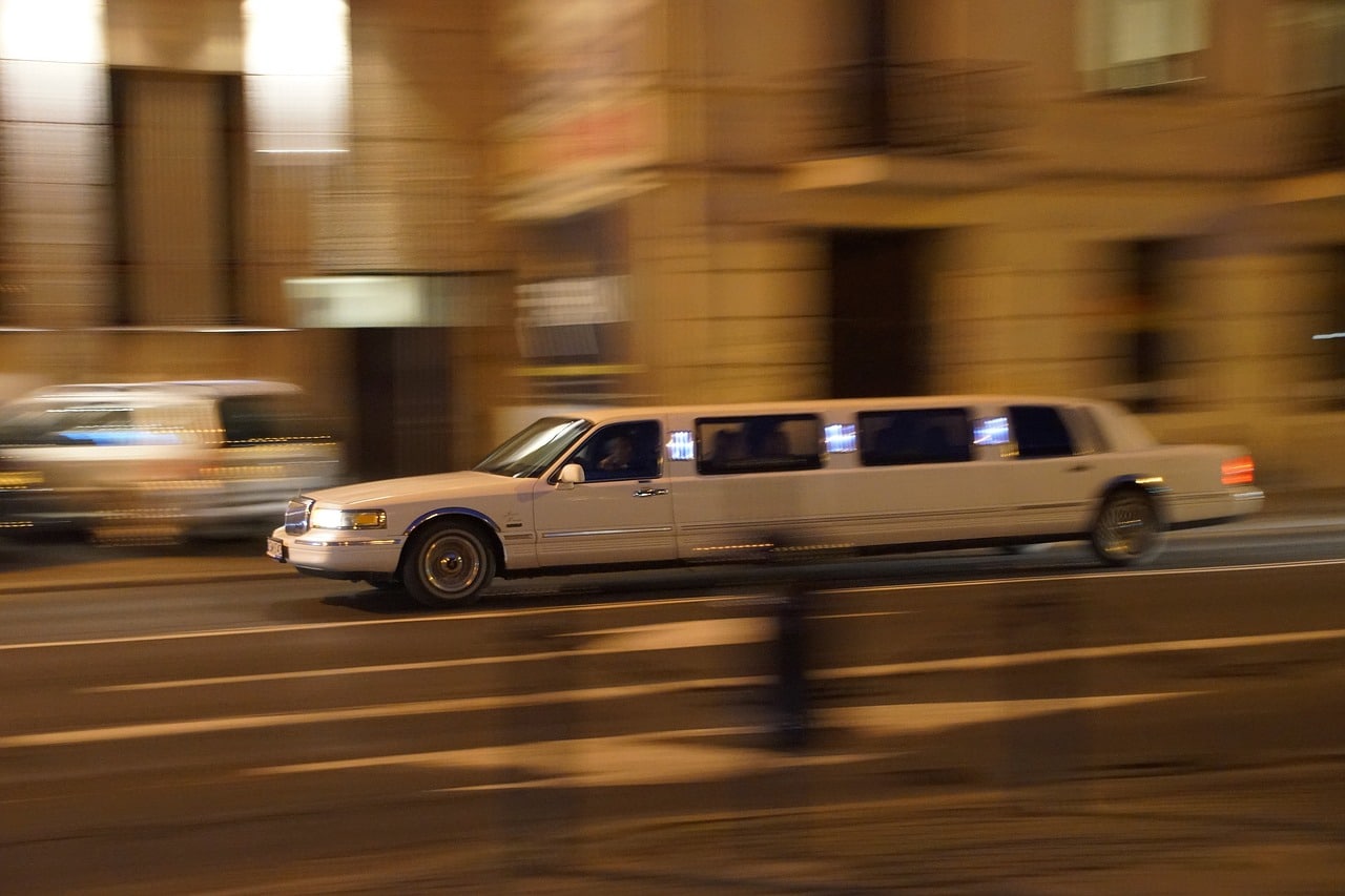 Do’s And Don’ts For Hiring A Party Bus Or A Limo