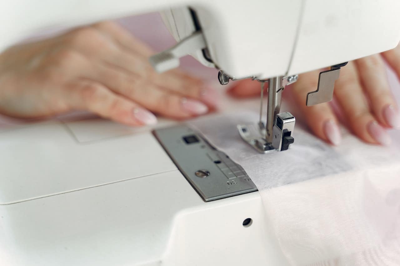 Serger Machine Guide Header Image