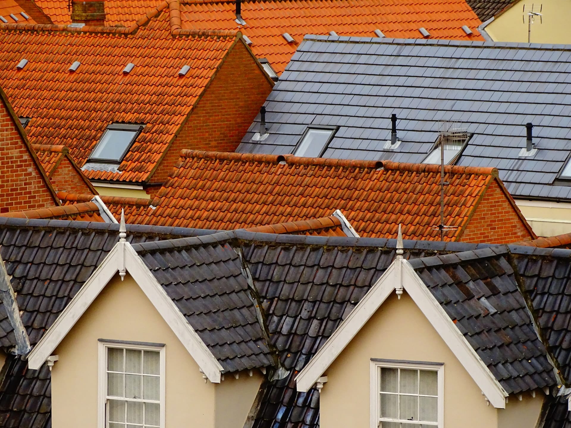 4 Ways Prevent Weather Damage Roof Header Image