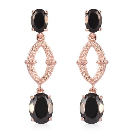 best Accessories Dinner Party Article Image 1