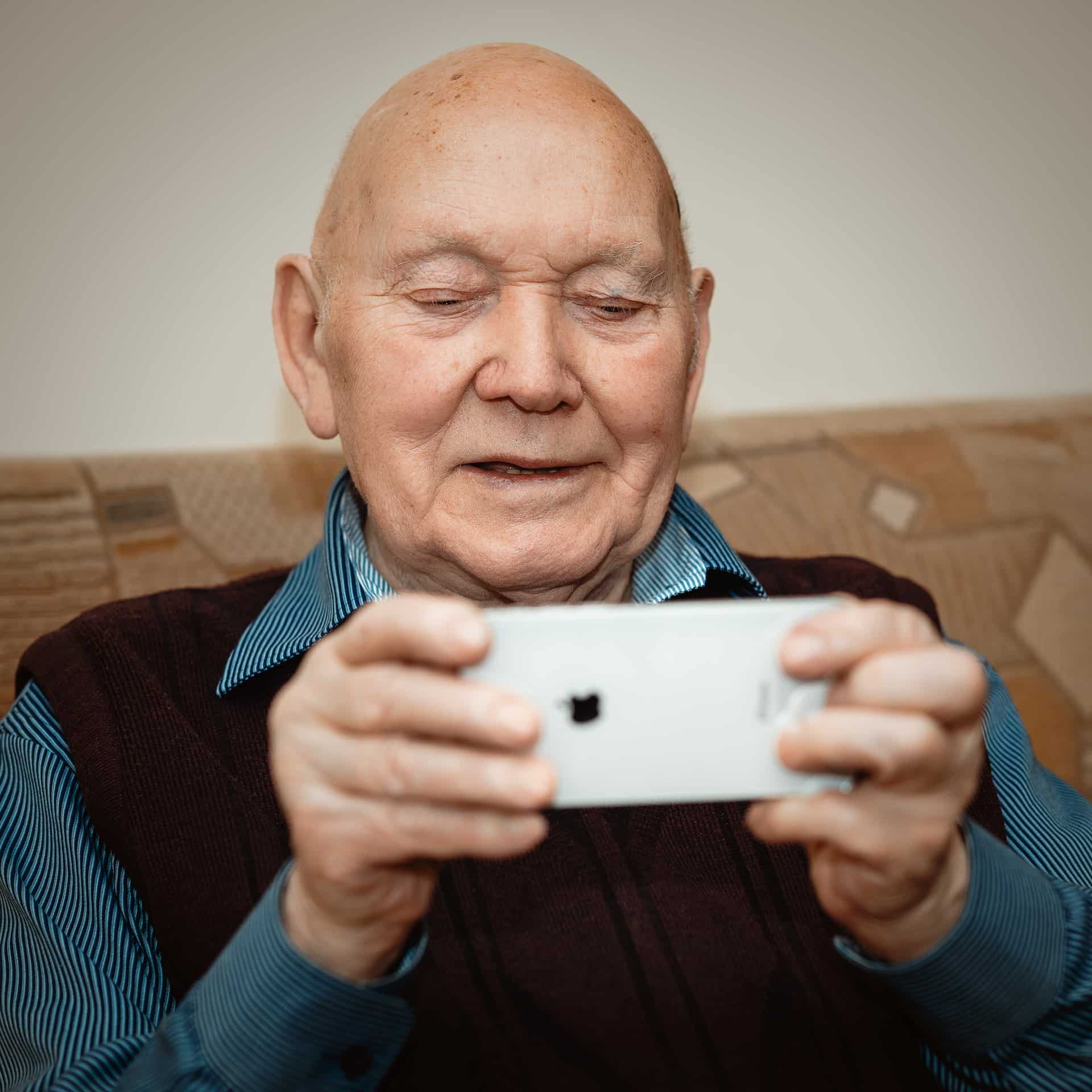 Social Media Seniors Header Image