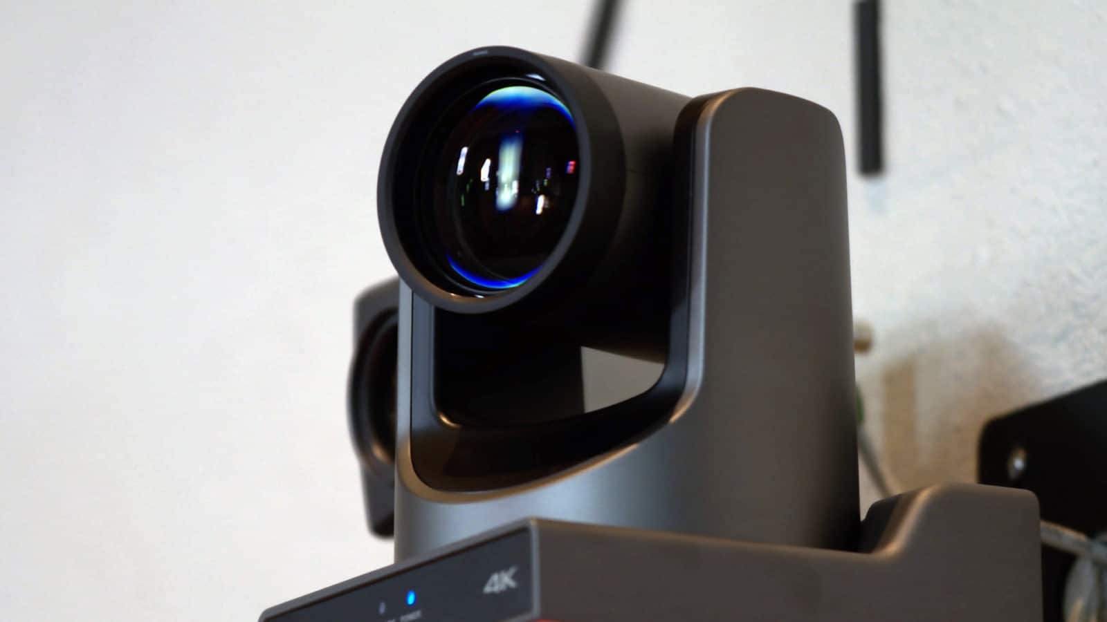 Smartphone Camera Remote Control Makes Taking Perfect Selfies Easier