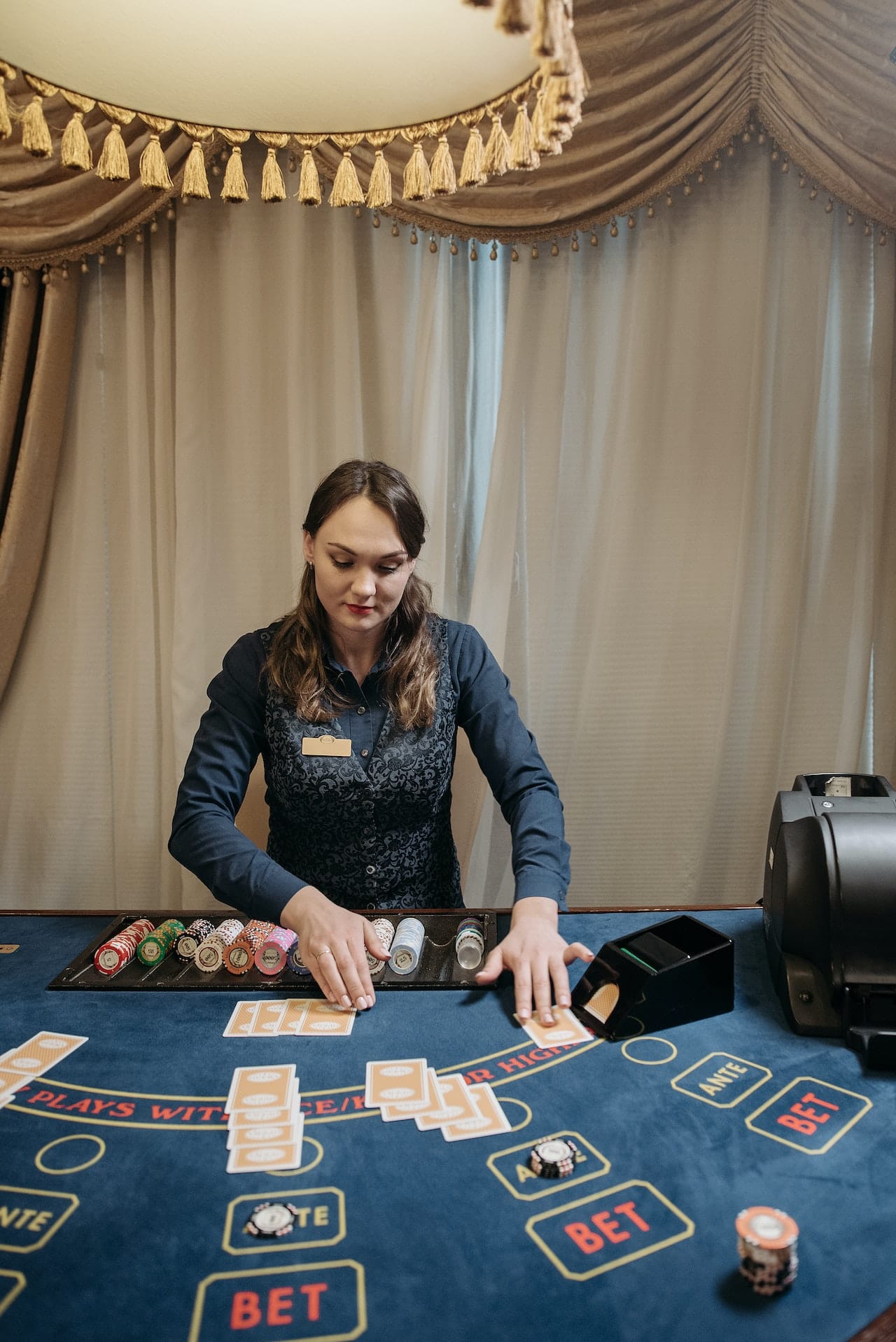 Casino Dealer Earn Article Image