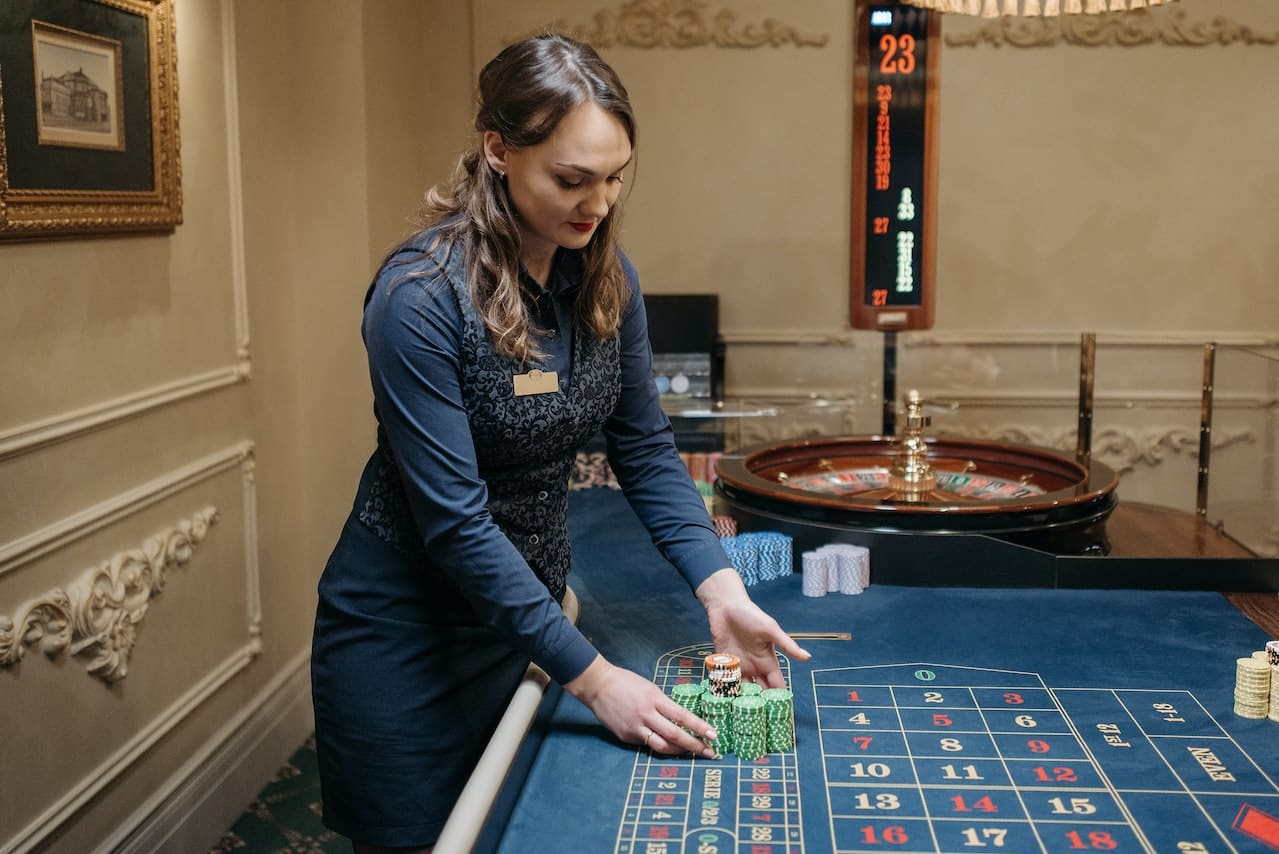 Casino Dealer Earn Header Image