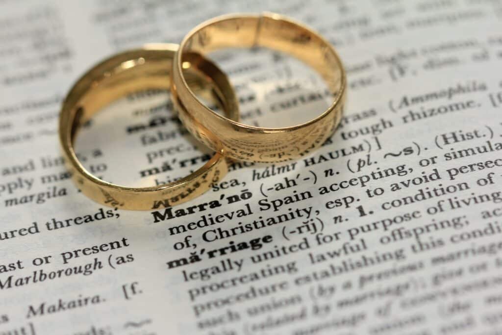  Benefits Having Separate Accounts ’ Married