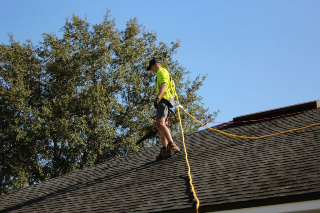 Choosing The Right Roofing Contractor Choosing The Right Roofing Contractor