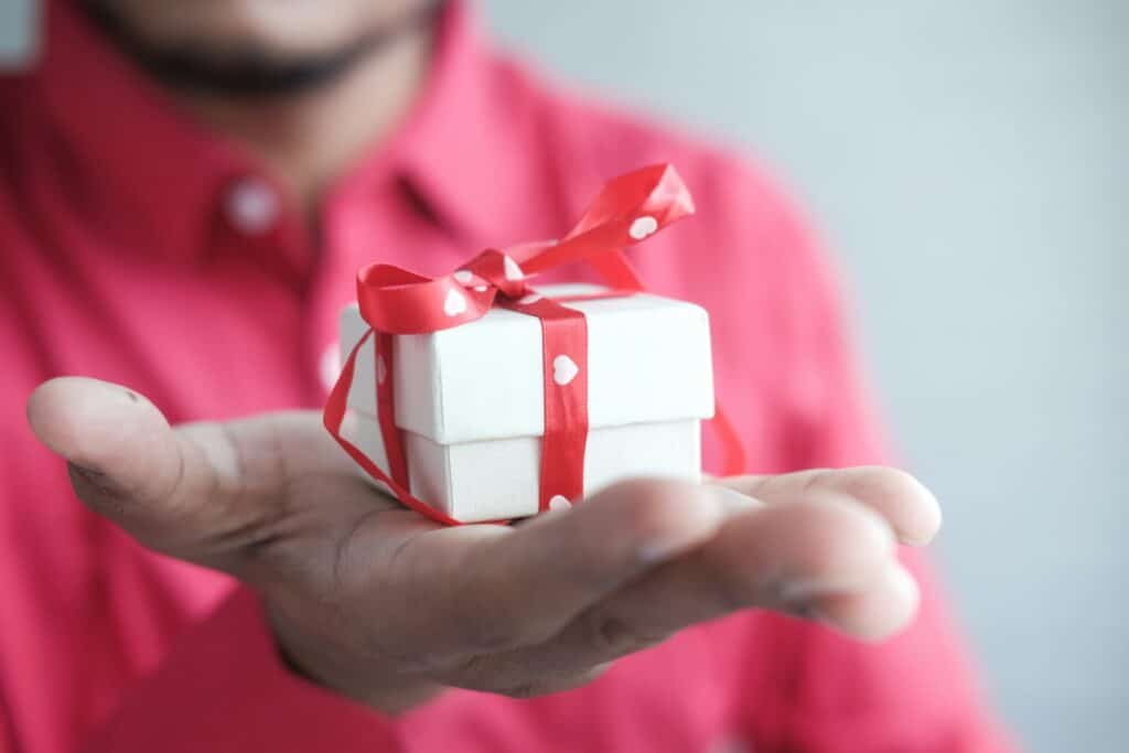 How Do You Support A Loved One Post-surgery Recovery? Six Thoughtful Gift Ideas To Show You Care How Do You Support A Loved One Post-surgery Recovery? Six Thoughtful Gift Ideas To Show You Care