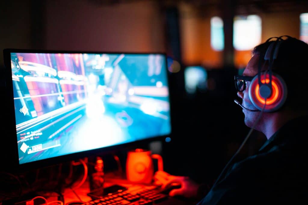 The Psychology Behind Competitive Online Gaming: Why We Keep Coming Back