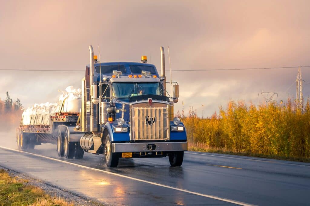 How To Manage And Track Trucking Expenses Effectively
