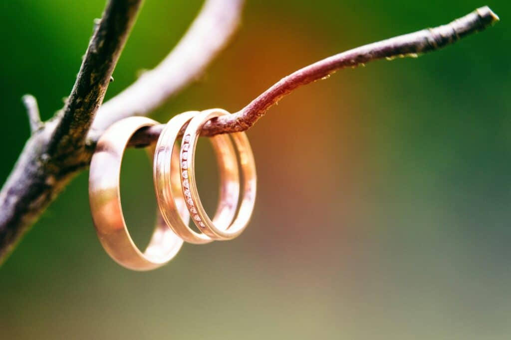 Why Engraved Wedding Bands Make Your Day Extra Special