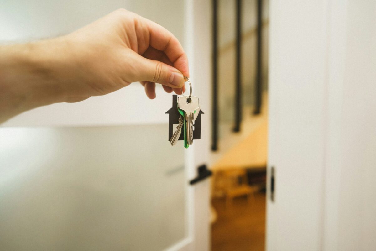 Cash Home Buyers vs. Real Estate Agents: Which Is The Better Way To Sell Your Home?